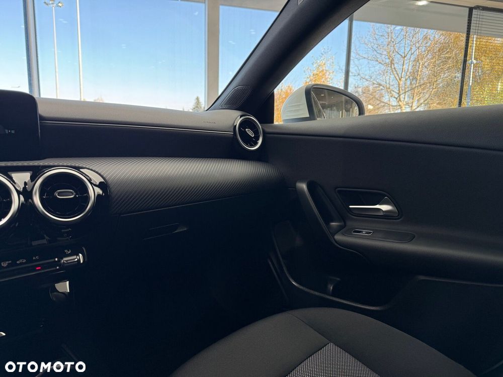 Mercedes-Benz CLA - 25