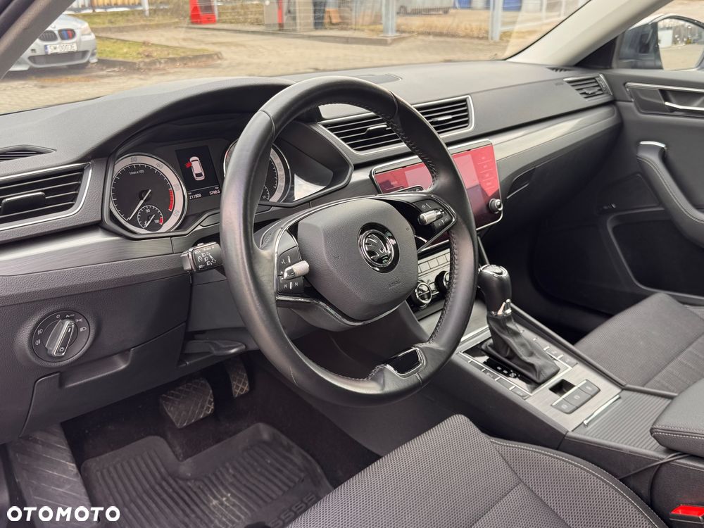 Skoda Superb 2.0 TDI SCR 4x4 Style DSG - 9