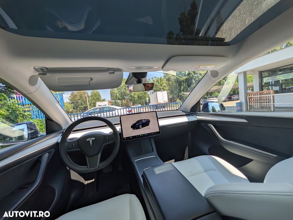 Tesla Model Y - 15