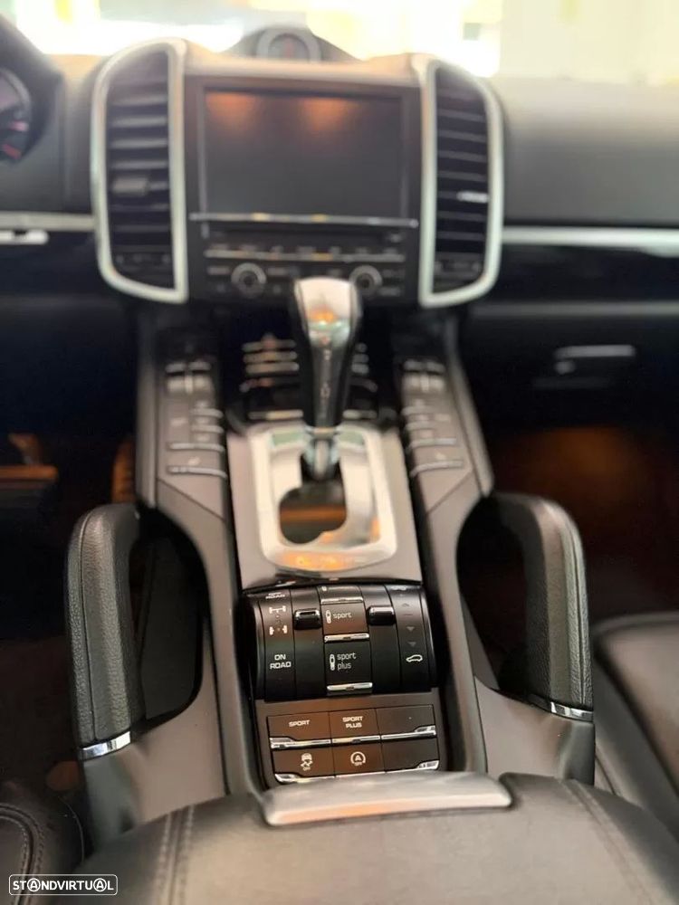 Porsche Cayenne Platinum Edition - 13