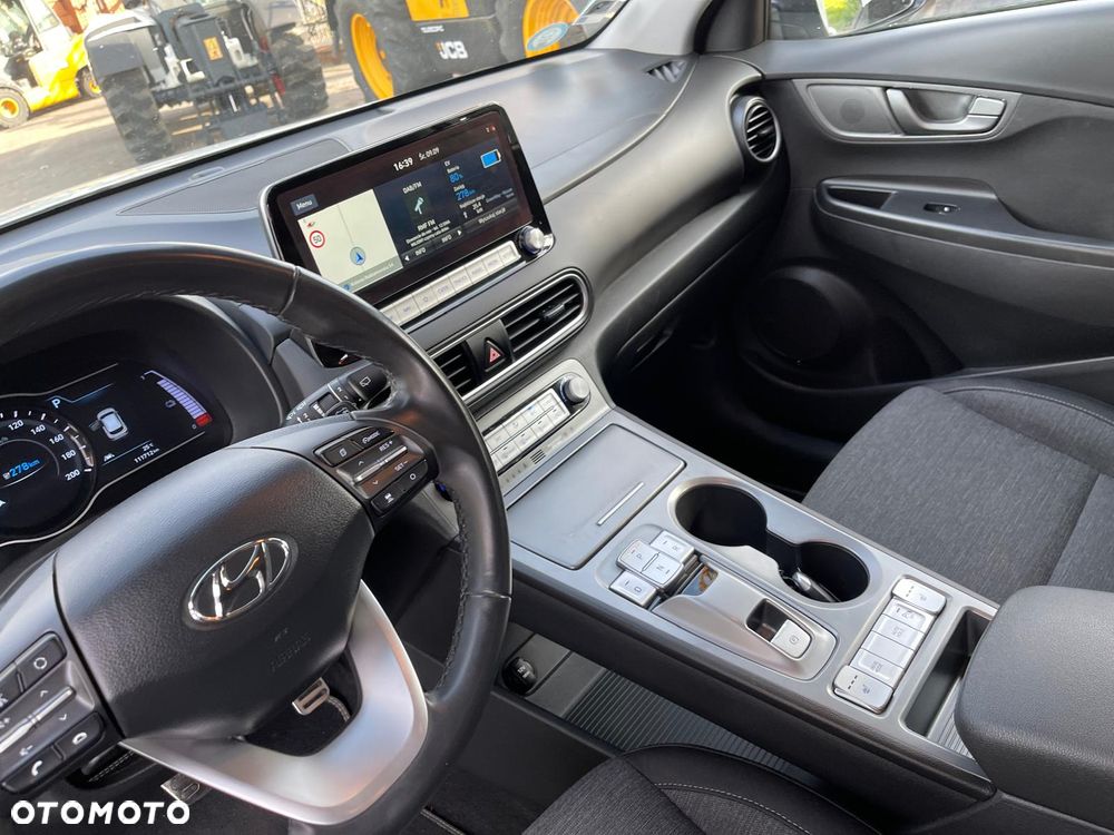 Hyundai Kona 64kWh Premium - 10