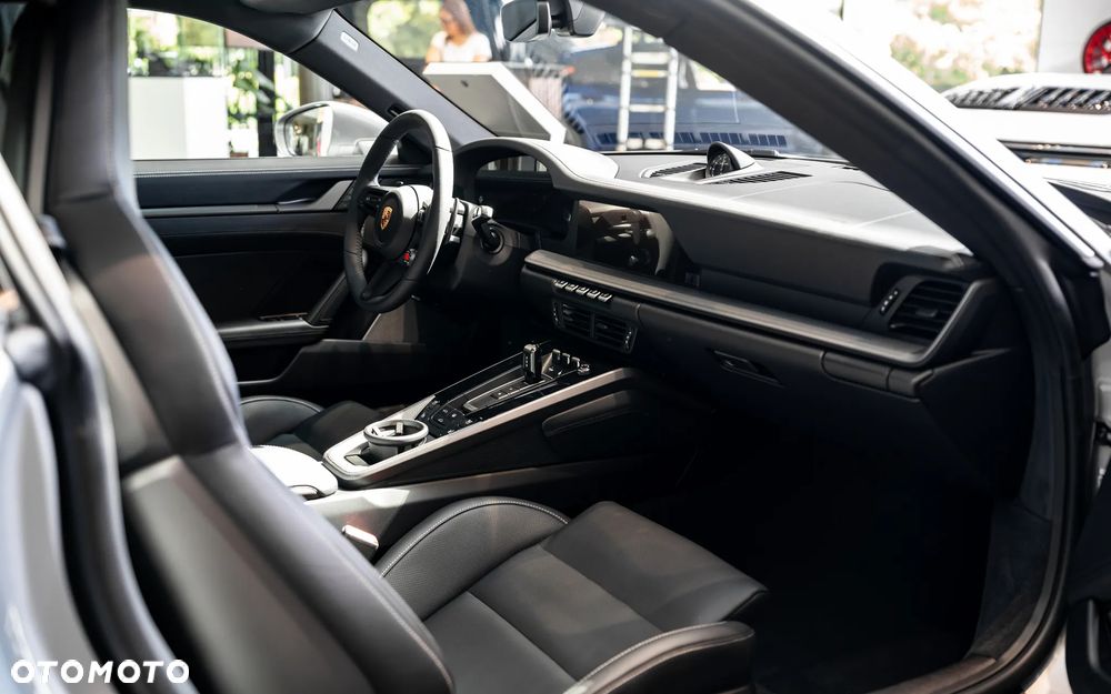 Porsche 911 Carrera S - 13
