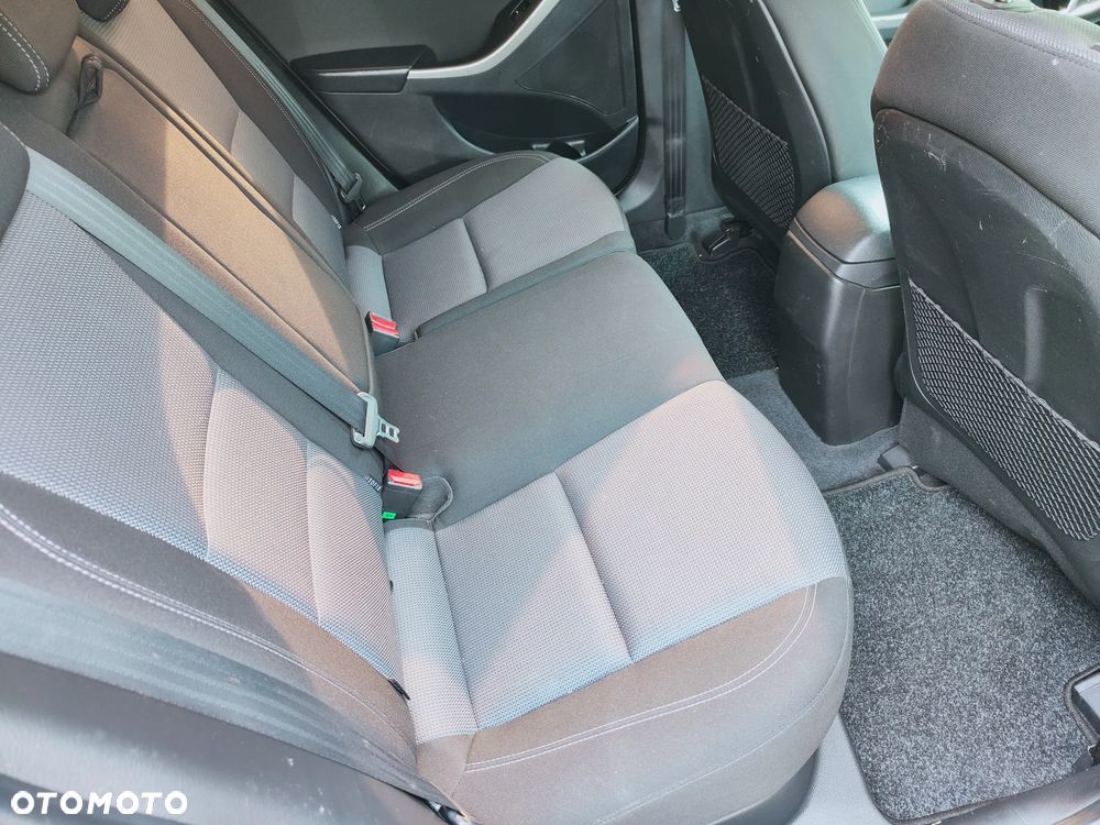 Hyundai i30 blue Kombi 1.6 CRDi Classic - 27