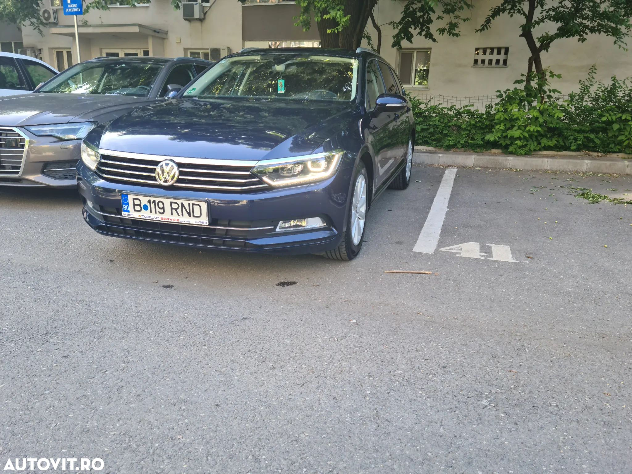Volkswagen Passat - 1