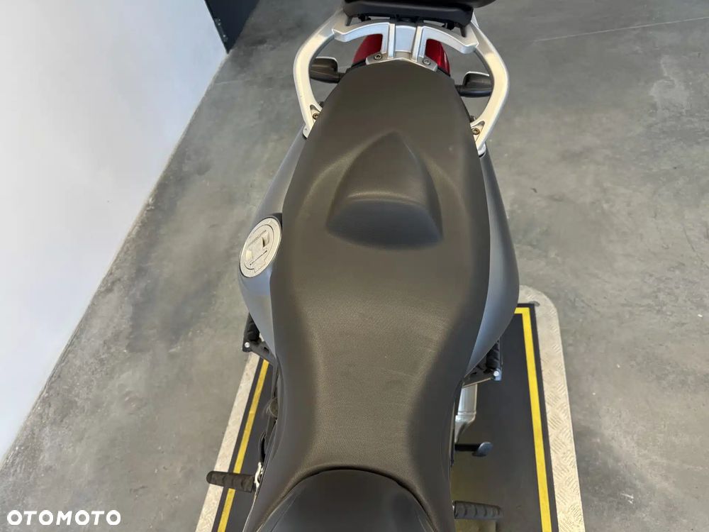 BMW F - 29