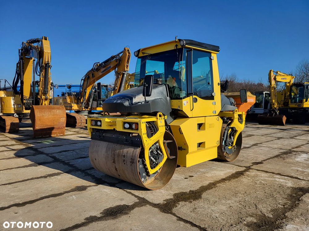 Bomag BW 154 AP 4 AM + rozsypywacz grysu z Niemiec - 4