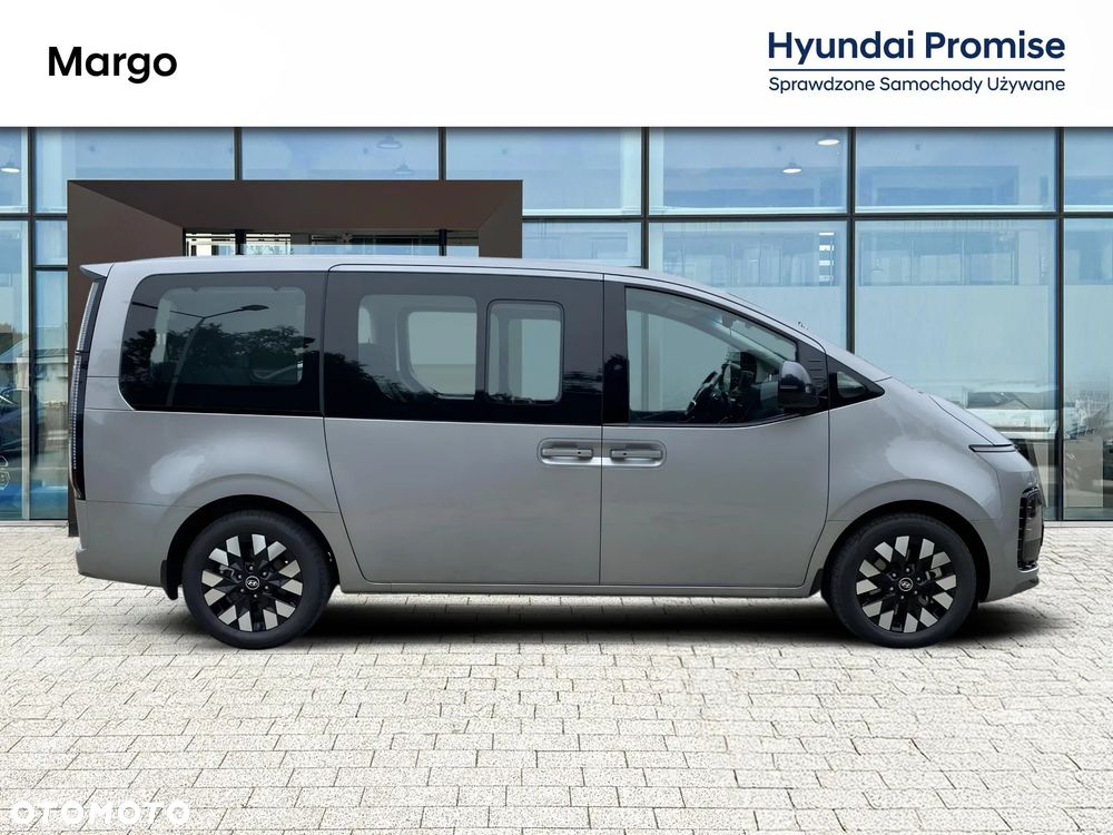 Hyundai Staria 1.6 T-GDI HEV Luxury - 11