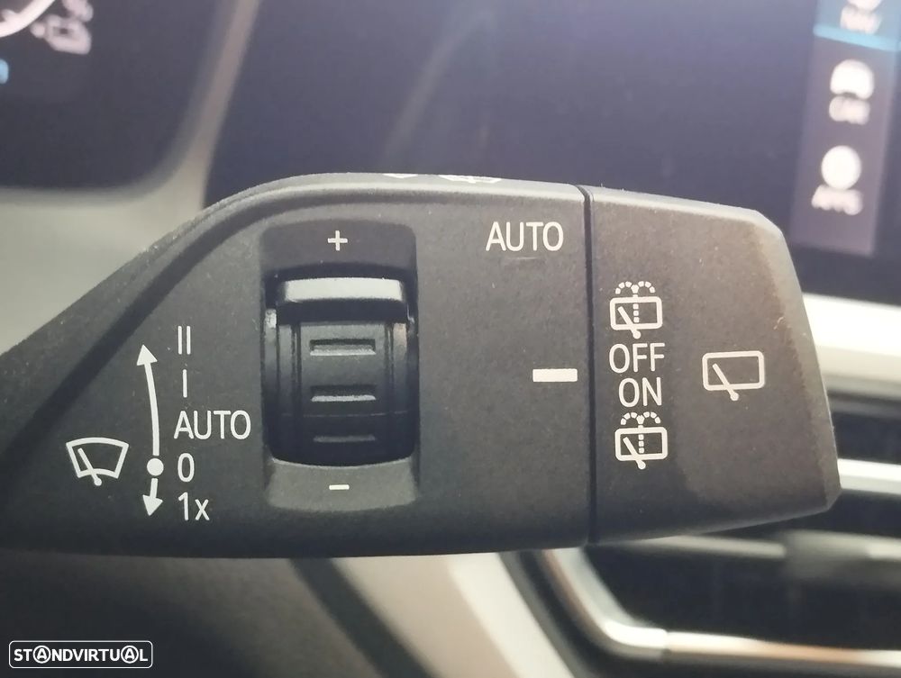 BMW 330 e Touring Line Sport Auto - 26