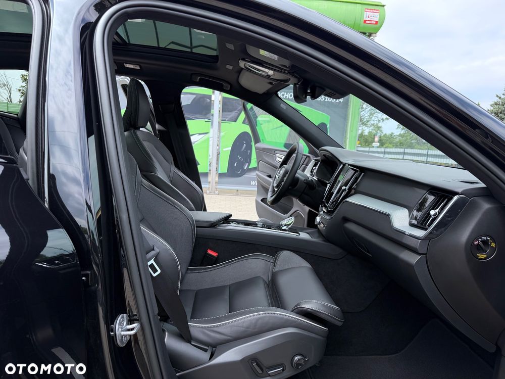 Volvo XC 60 B4 D AWD Plus Dark - 36