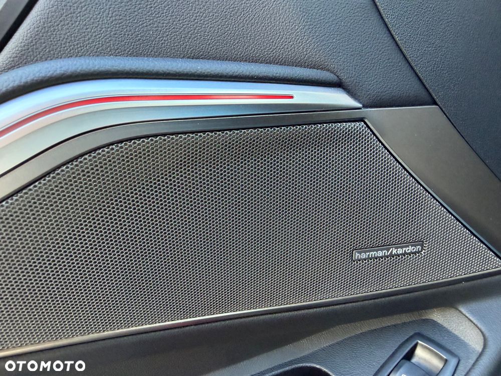 BMW Seria 3 330i xDrive M Sport - 11
