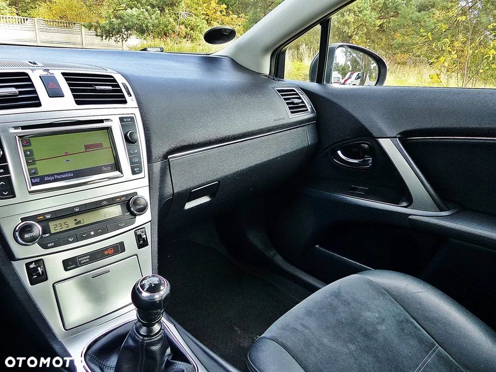 Toyota Avensis 1.8 Premium - 34