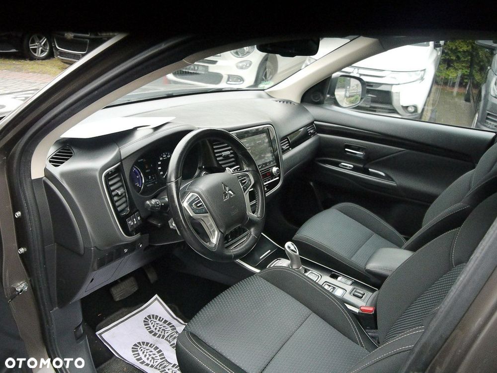 Mitsubishi Outlander - 29
