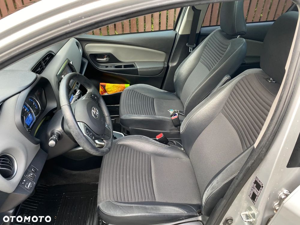 Toyota Yaris Hybrid 100 Dynamic - 5