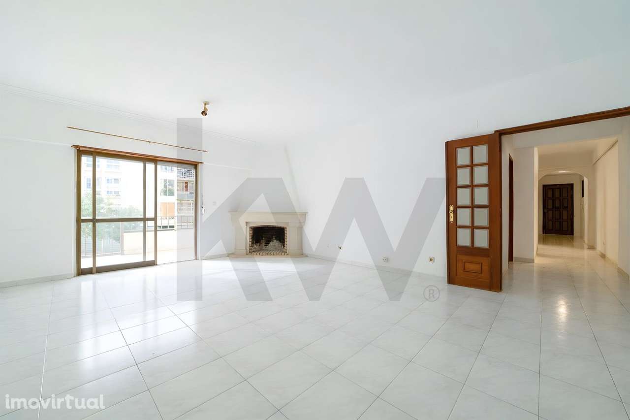 Elegante T2 perto do mar, numa das zonas mais prestigiadas de Cascais. - Grande imagem: 2/28