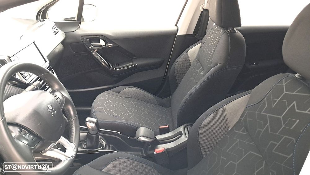 Peugeot 2008 1.5 BlueHDi Signature - 26