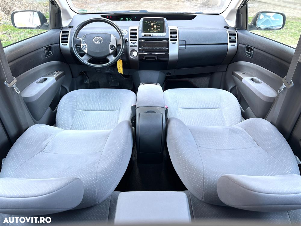 Toyota Prius (Hybrid) Sol - 8