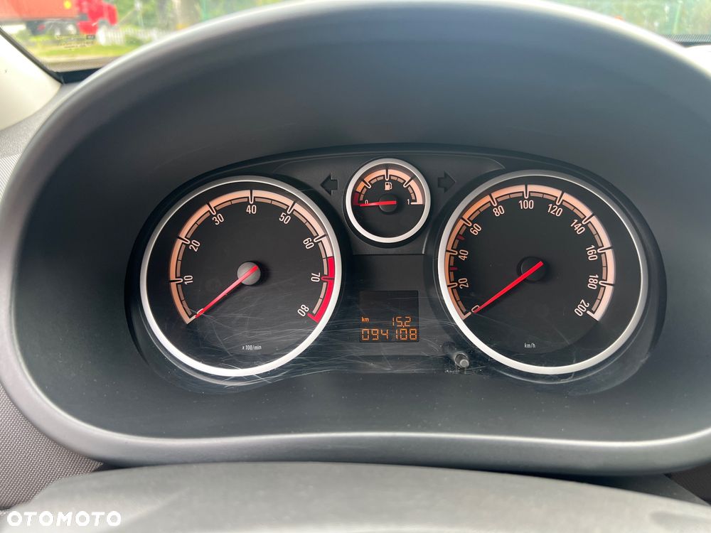 Opel Corsa 1.2 16V - 12