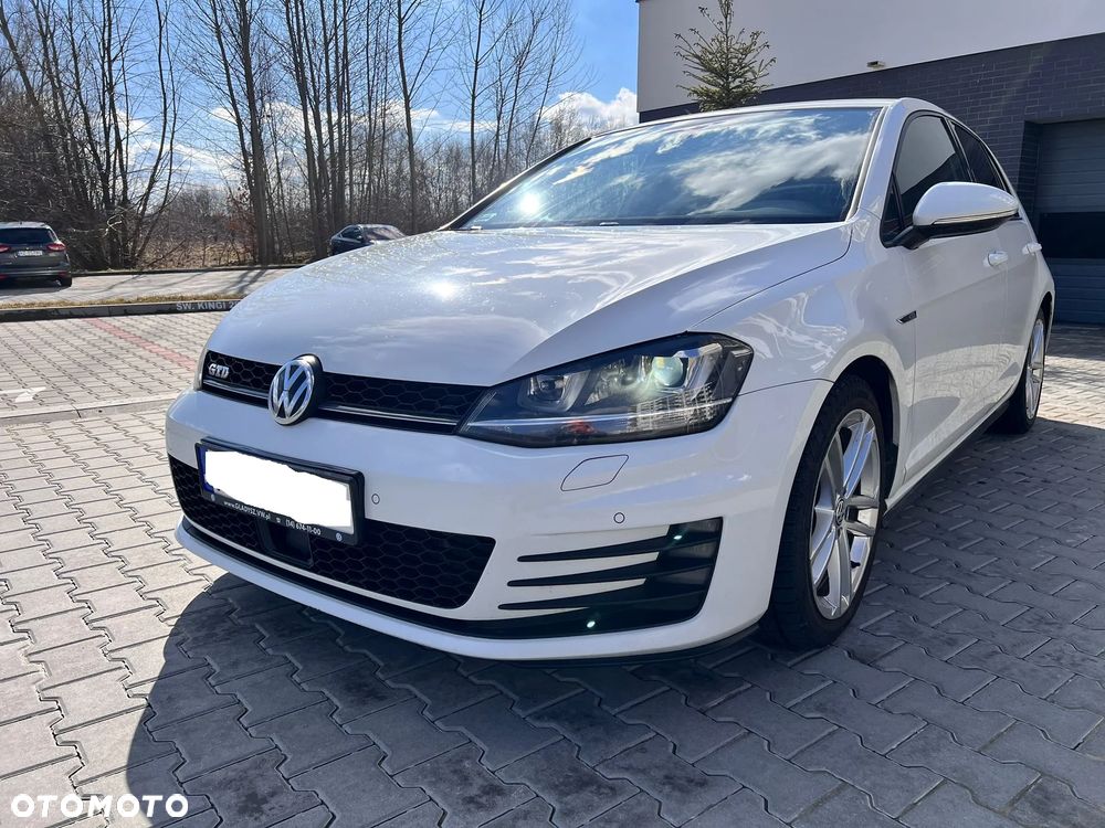 Volkswagen Golf - 5