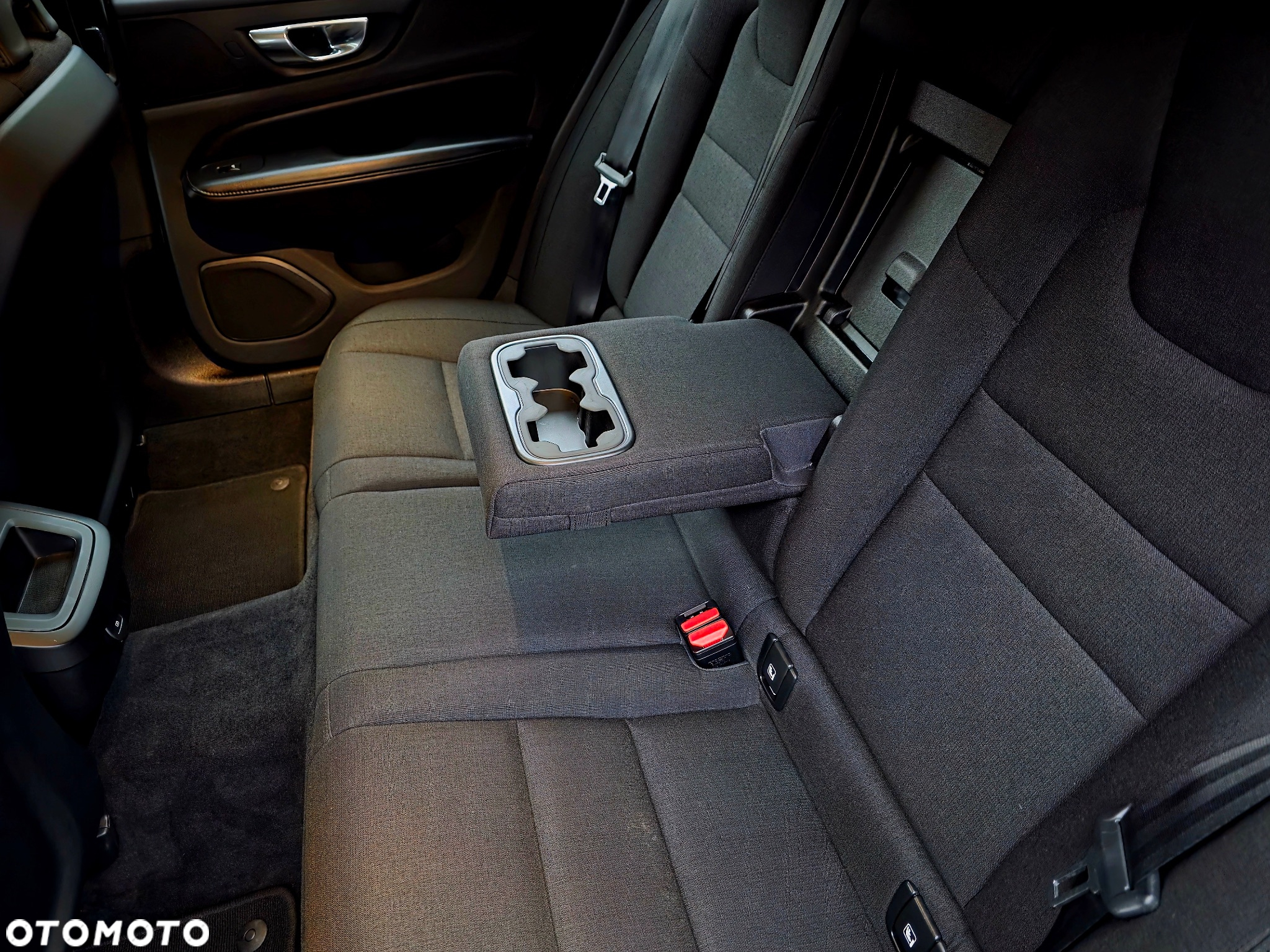 Volvo V60 D4 Momentum Pro - 25