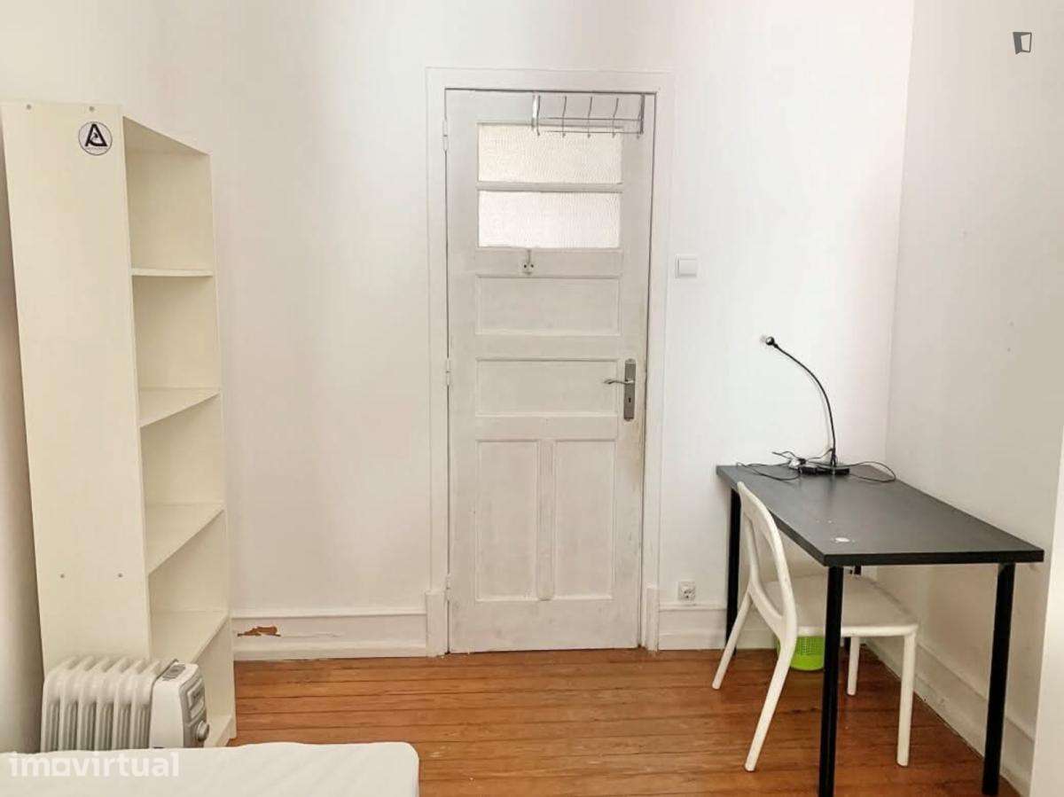 Quarto - localizado em Alameda Lisbon - Grande imagem: 2/12