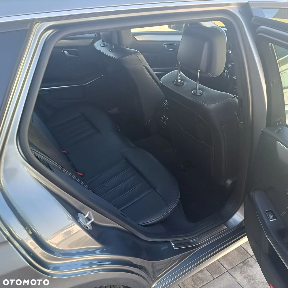 Mercedes-Benz Klasa E 300 T BlueTEC 7G-TRONIC - 35