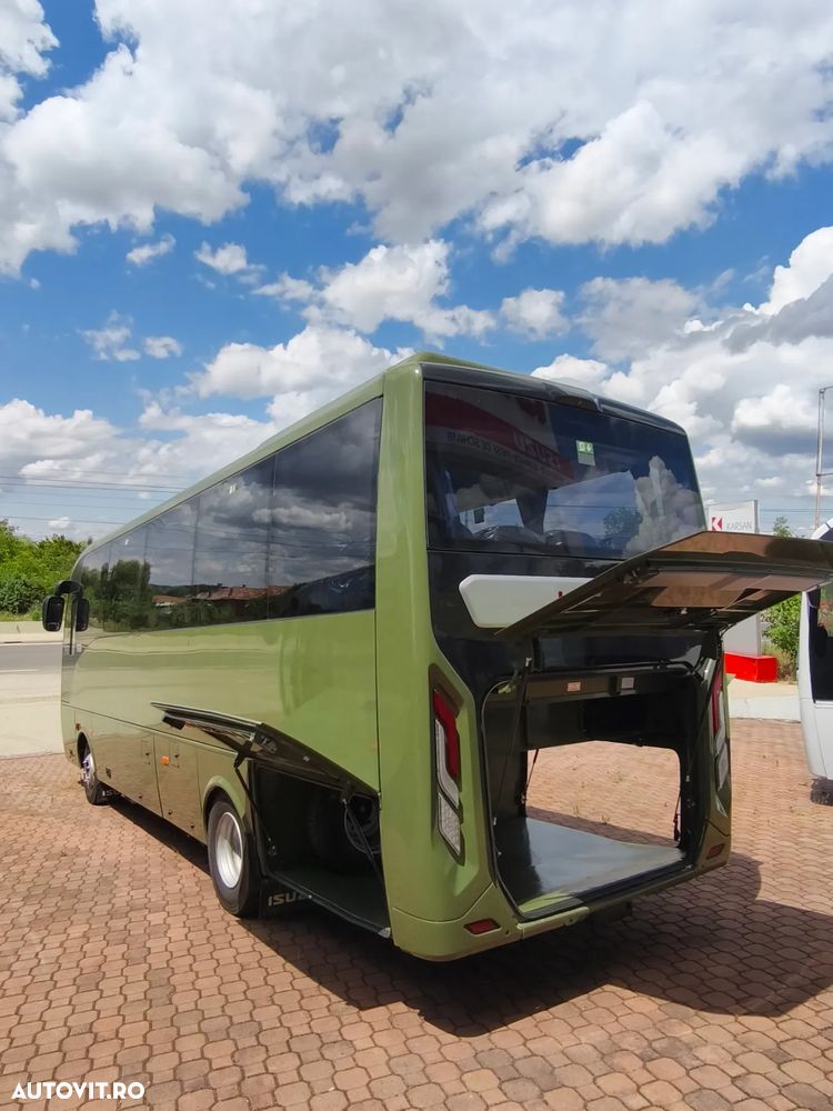 Isuzu Grand Toro - 6