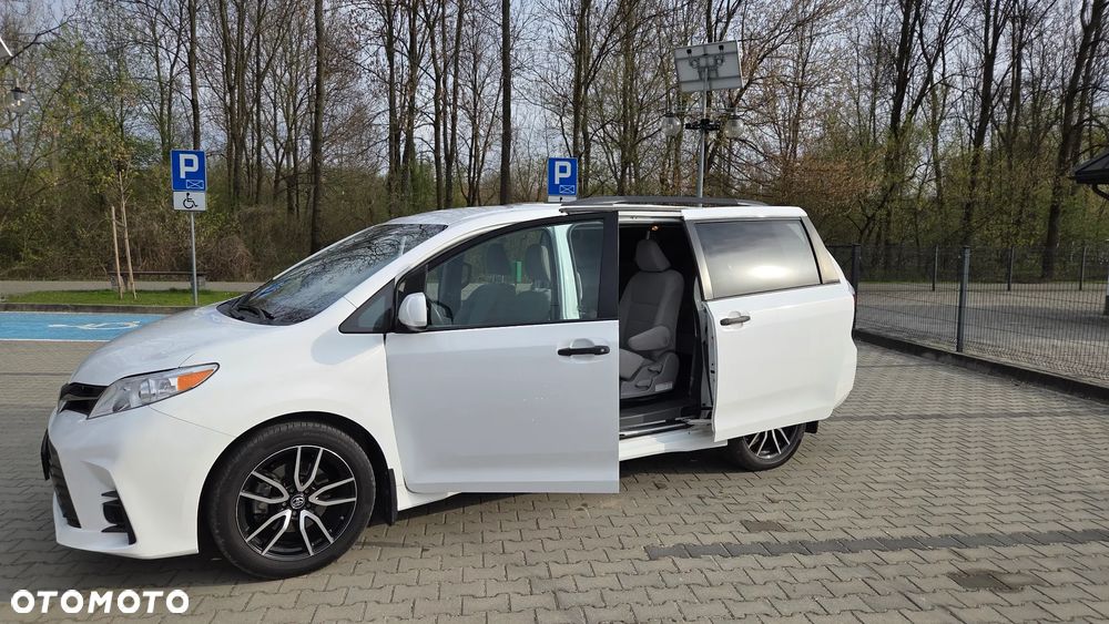 Toyota Sienna - 16