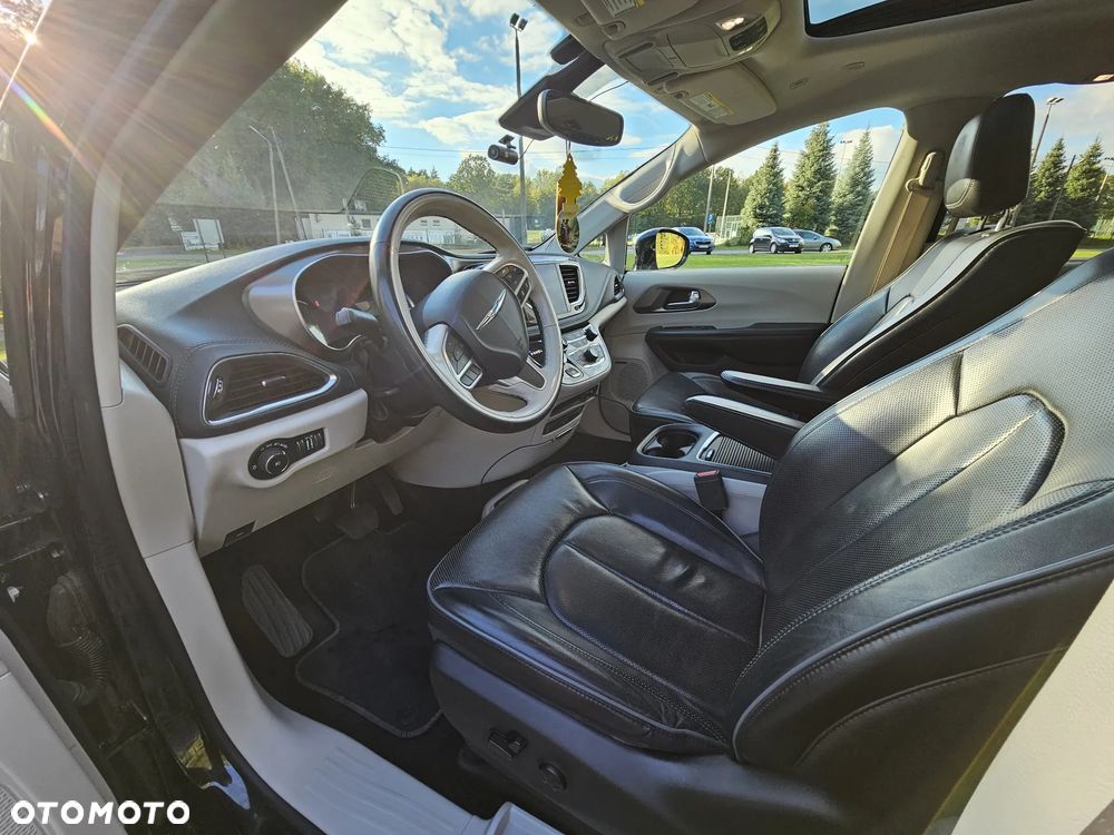 Chrysler Pacifica - 10