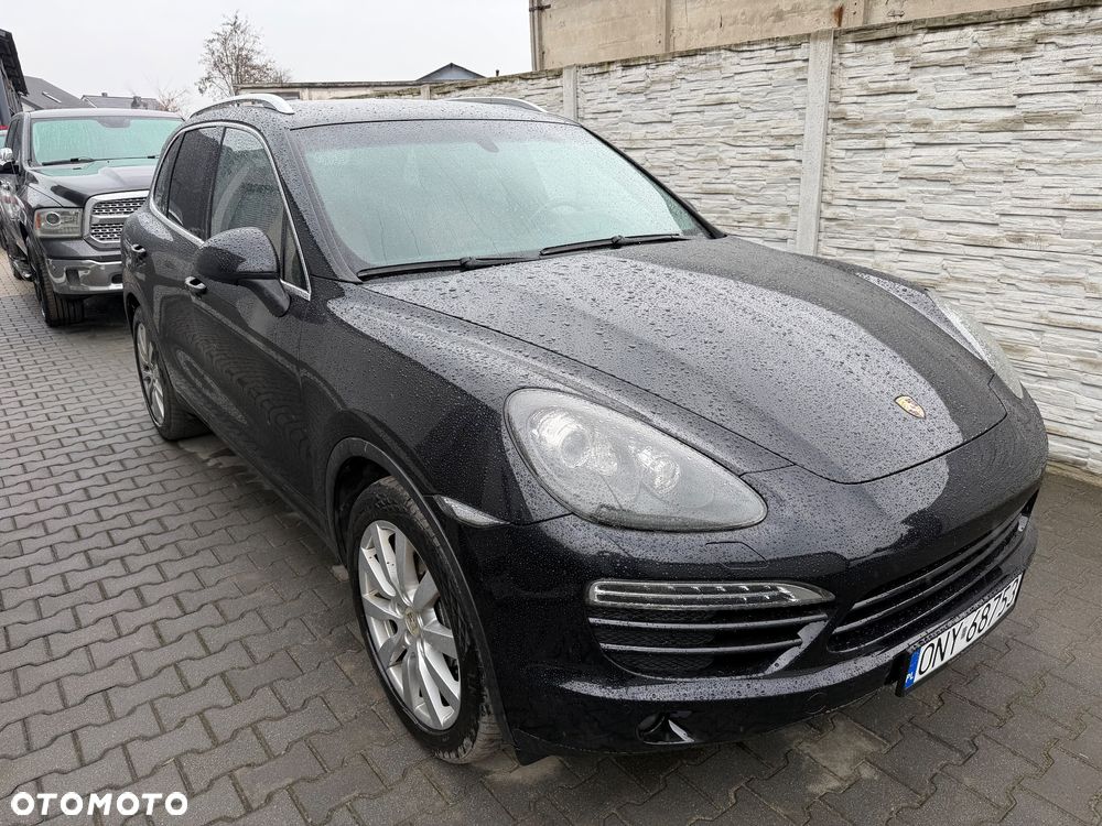 Porsche Cayenne - 1