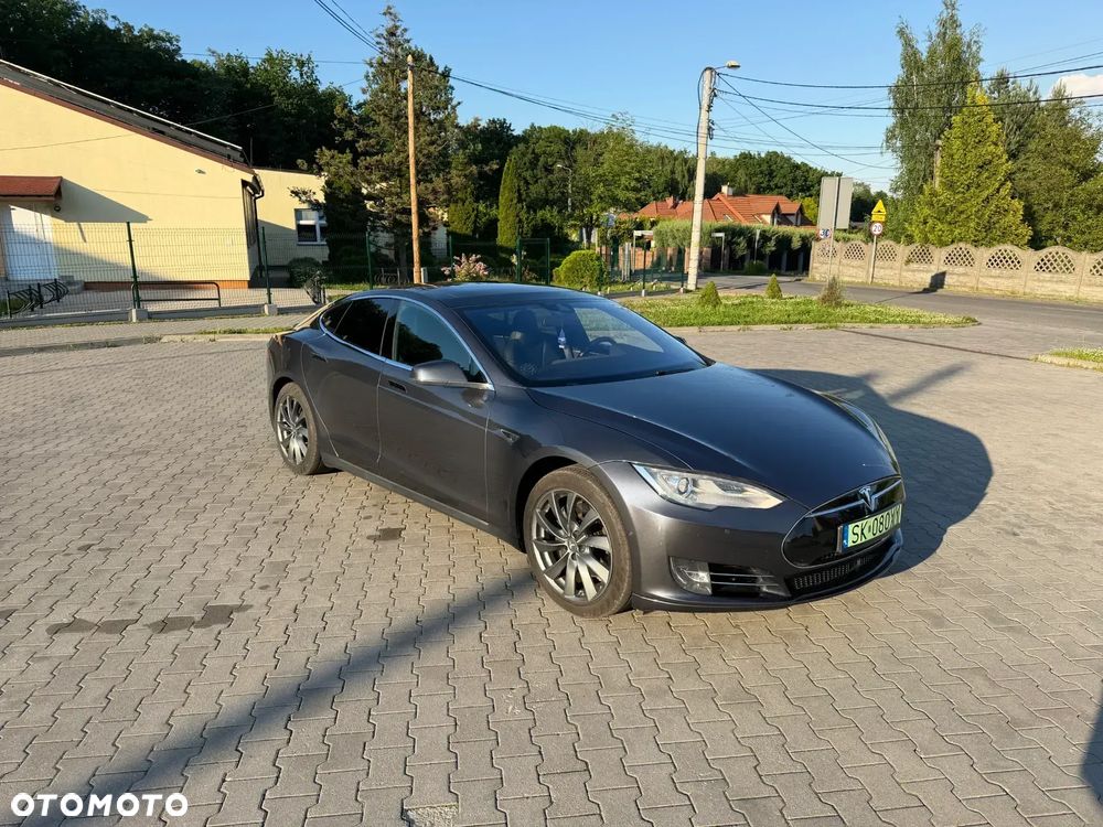 Tesla Model S 85 D - 1