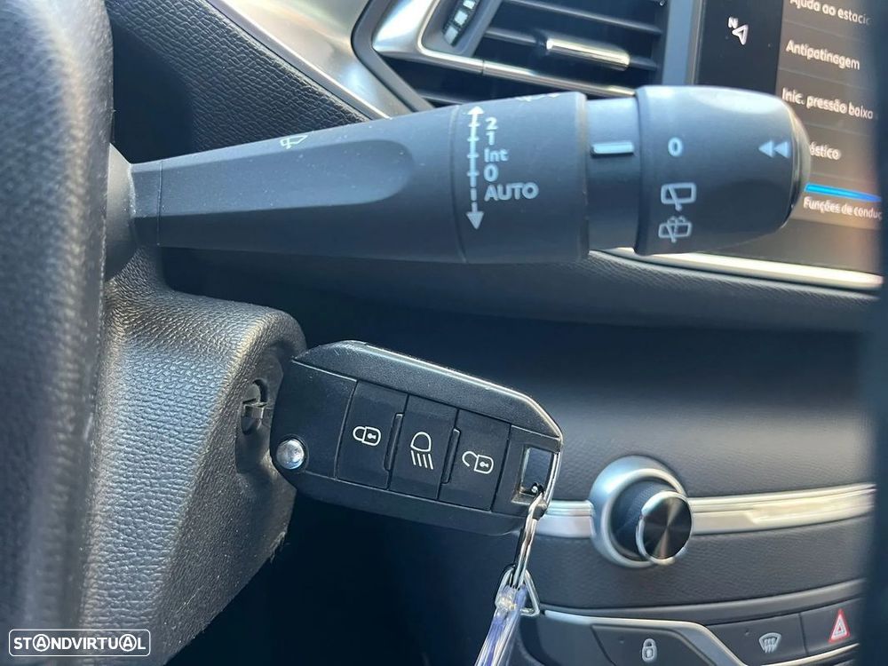 Peugeot 308 SW 1.5 BlueHDi Style J17 - 25