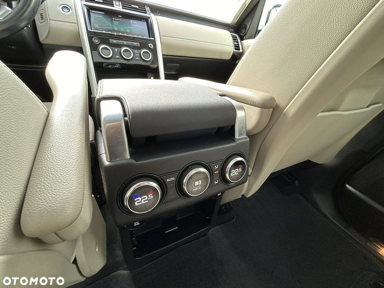 Land Rover Discovery V 3.0 Si6 HSE Luxury - 12