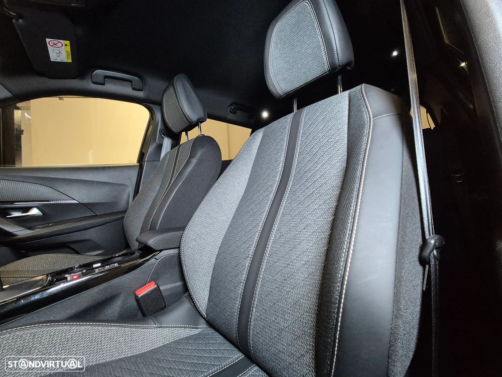 Peugeot 2008 1.2 PureTech Allure Pack - 53