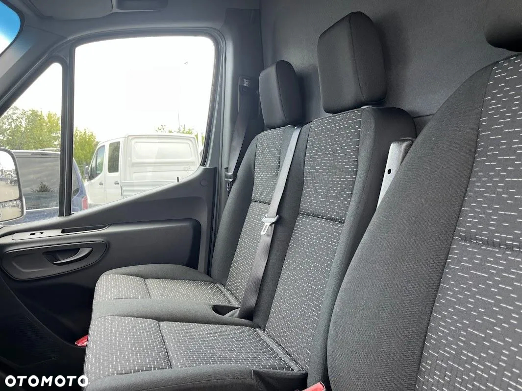 Mercedes-Benz Sprinter - 15
