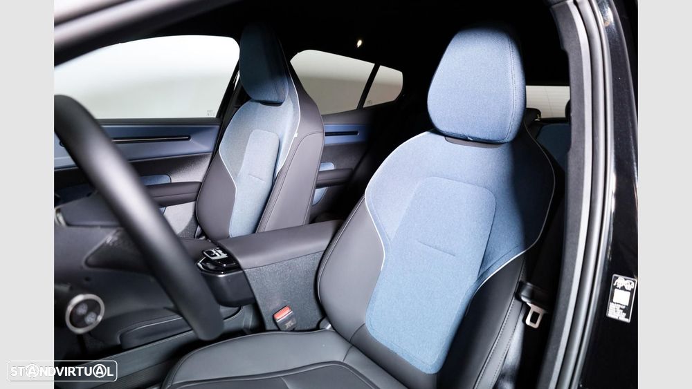 Volvo EX30 51 kWh Single Motor Black Edition - 12