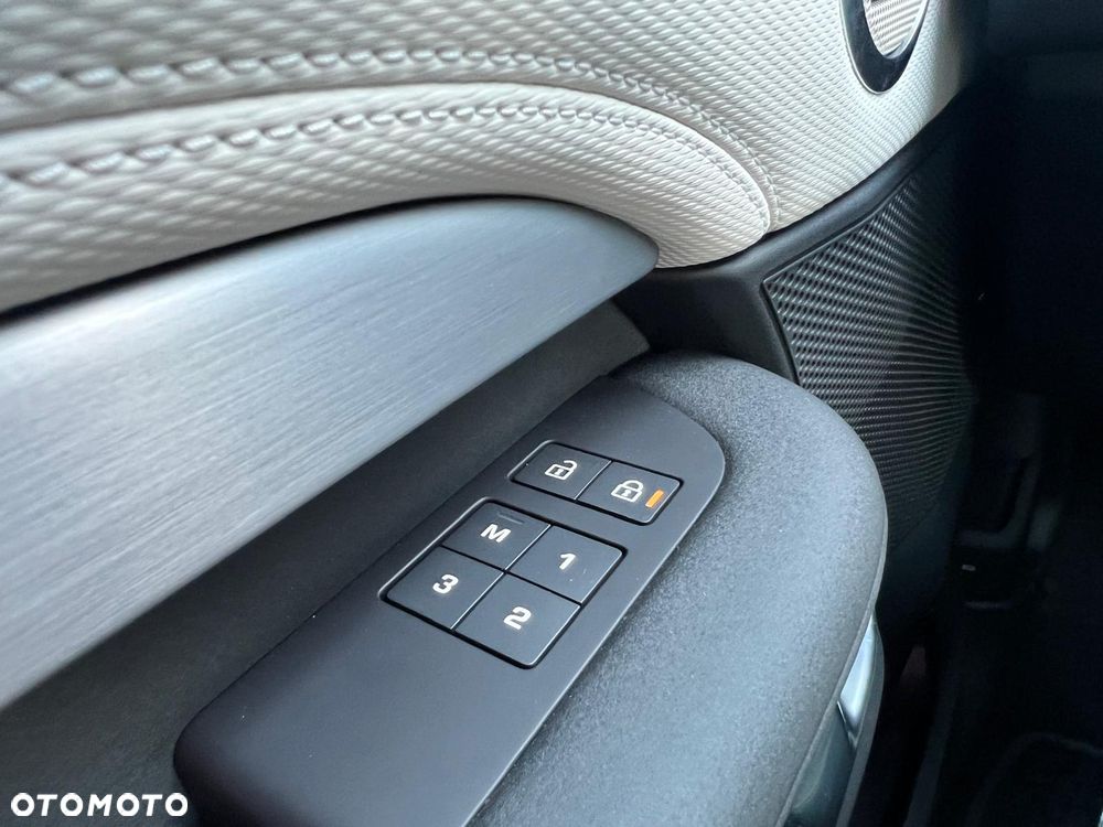 Land Rover Discovery 3.0 D350 mHEV Dynamic HSE - 17