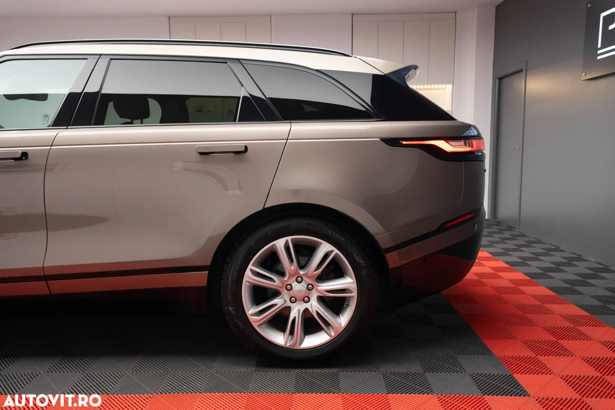 Land Rover Range Rover Velar 2.0 R-Dynamic - 10