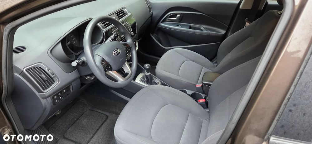 Kia Rio 1.2 M - 10