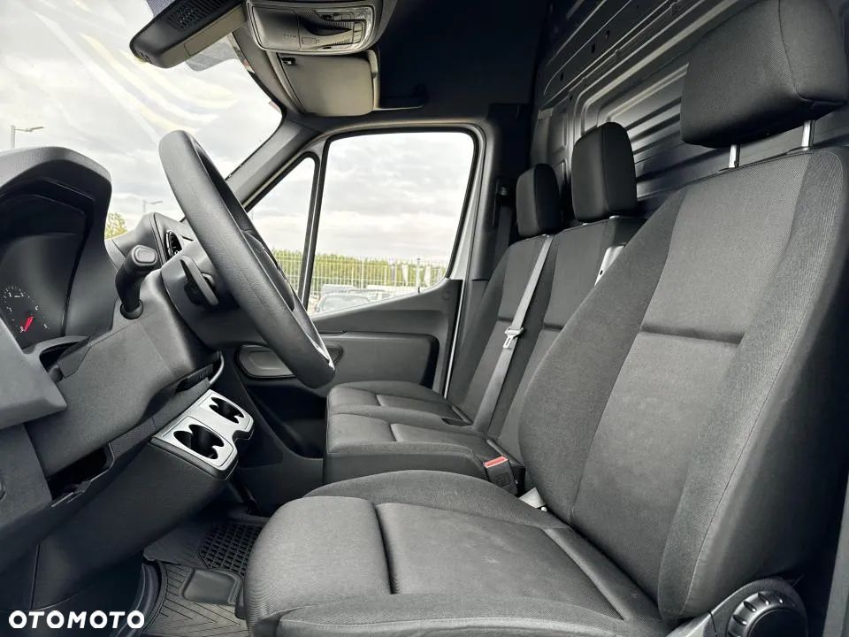 Mercedes-Benz Sprinter - 13