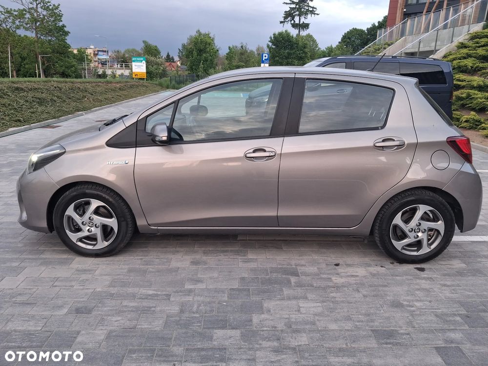 Toyota Yaris Hybrid 100 Dynamic - 4