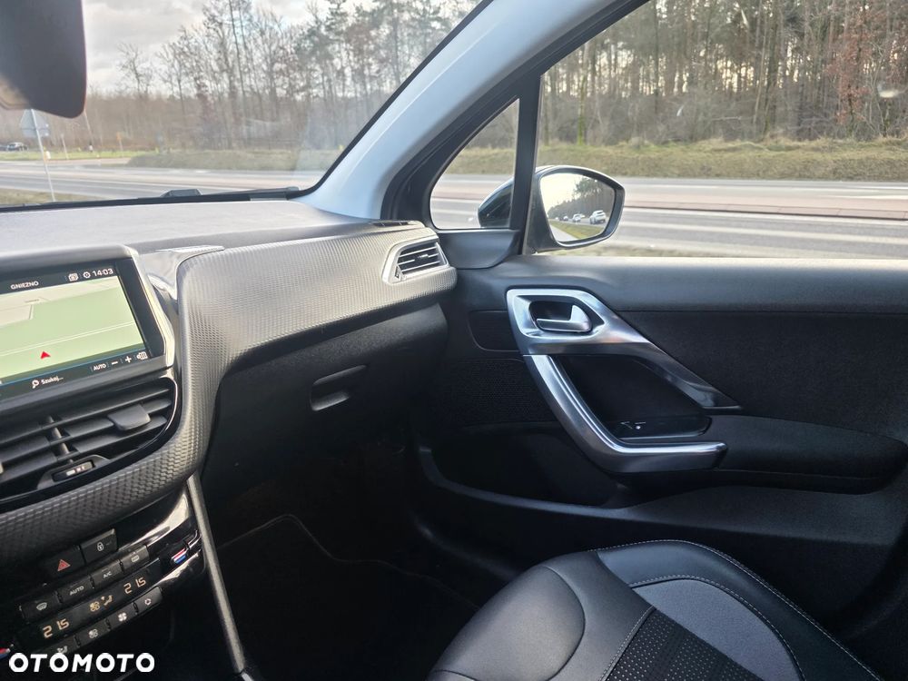 Peugeot 2008 1.2 Pure Tech Allure S&S EAT6 - 28