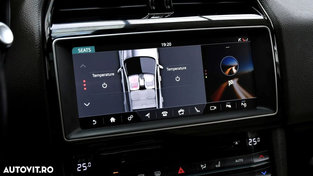 Jaguar F-Pace P250 AWD SE - 19