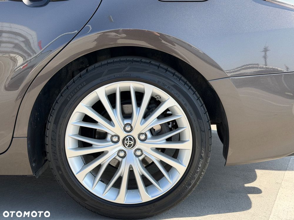 Toyota Camry 2.5 Hybrid Executive CVT - 27