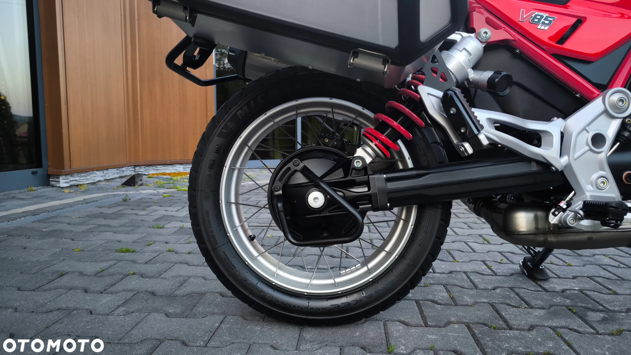 Moto Guzzi V85 - 30