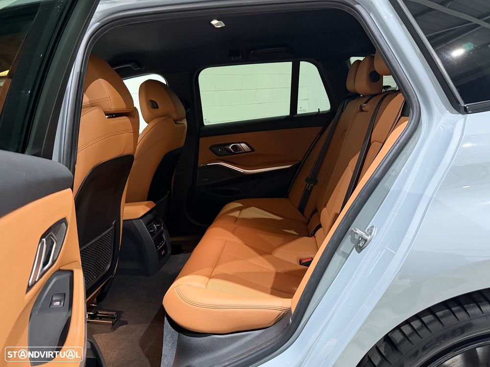 BMW 330 e Pack Desportivo M Pro Auto - 8
