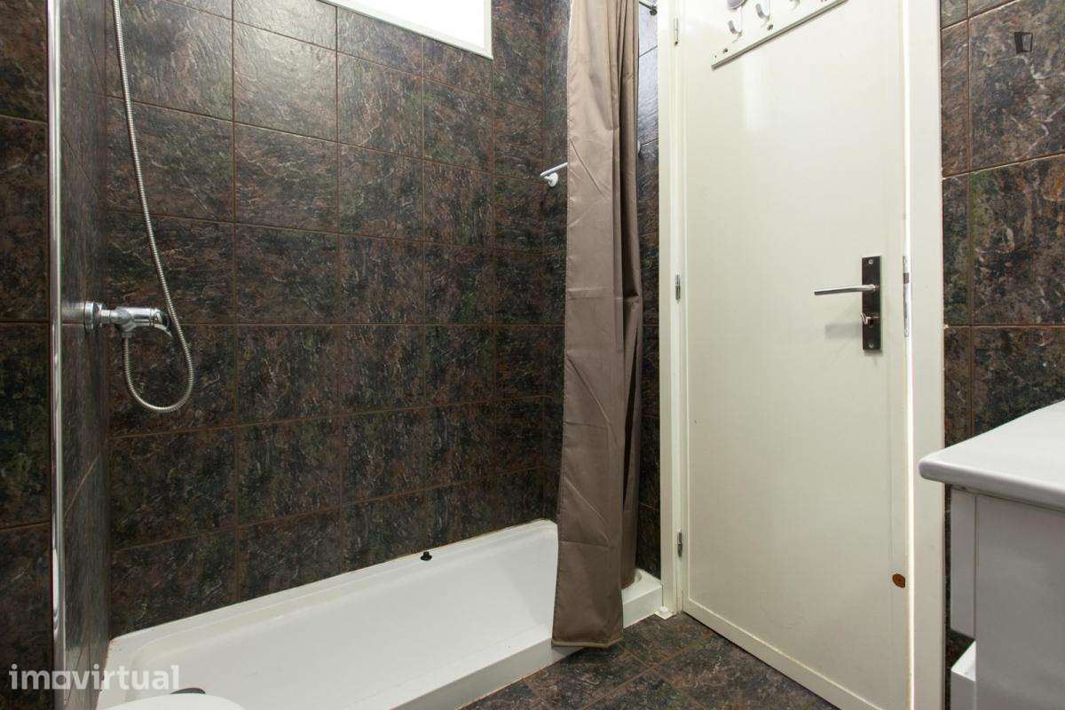 Quarto - localizado em Campanhã Porto - Grande imagem: 3/24