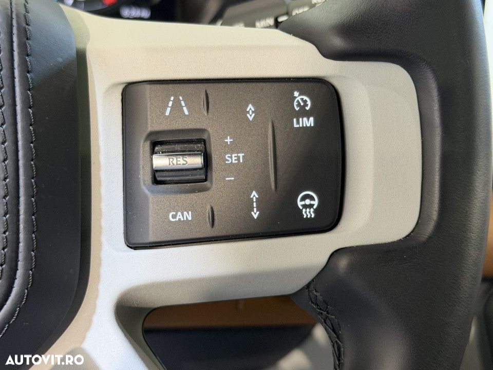 Land Rover Defender - 27
