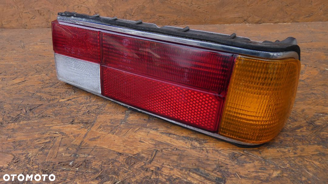 BMW E24 LAMPA PRAWY TYŁ KOMPLETNA - 2