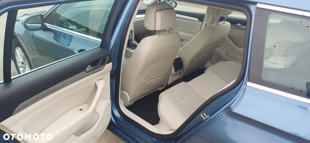 Volkswagen Passat - 10