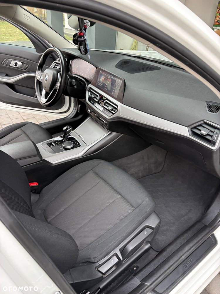 BMW Seria 3 318i - 16